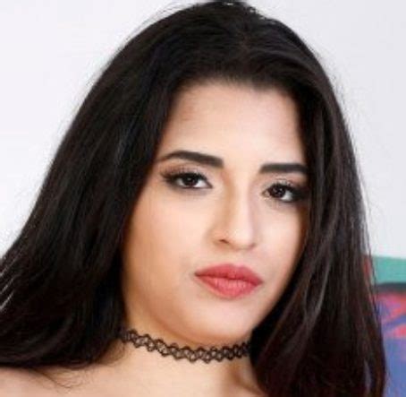 gabriela lopez feet|Gabriela Lopez (Actress) Age, Wiki, Photos, Career, Net Worth,。